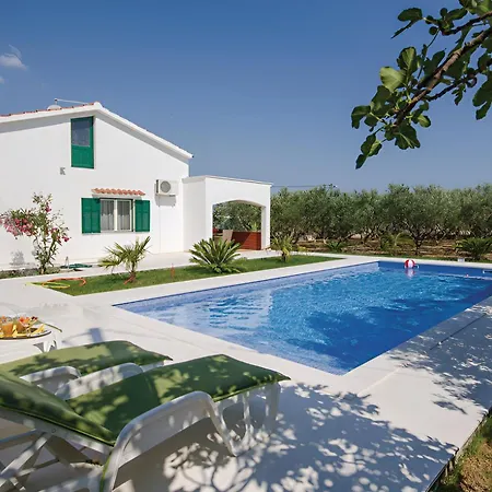 Olivenbaum Holiday home Kastel Stafilic