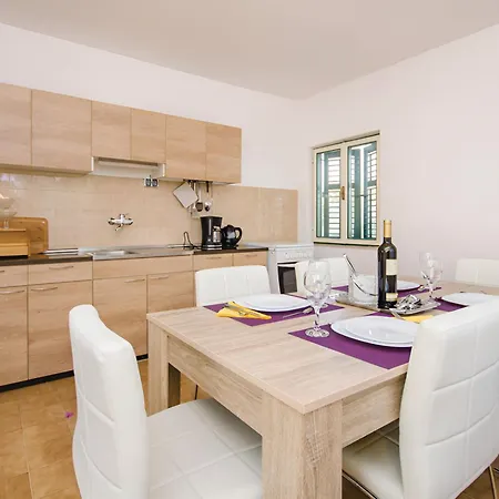 Olivenbaum Vikendica Kastel Stafilic